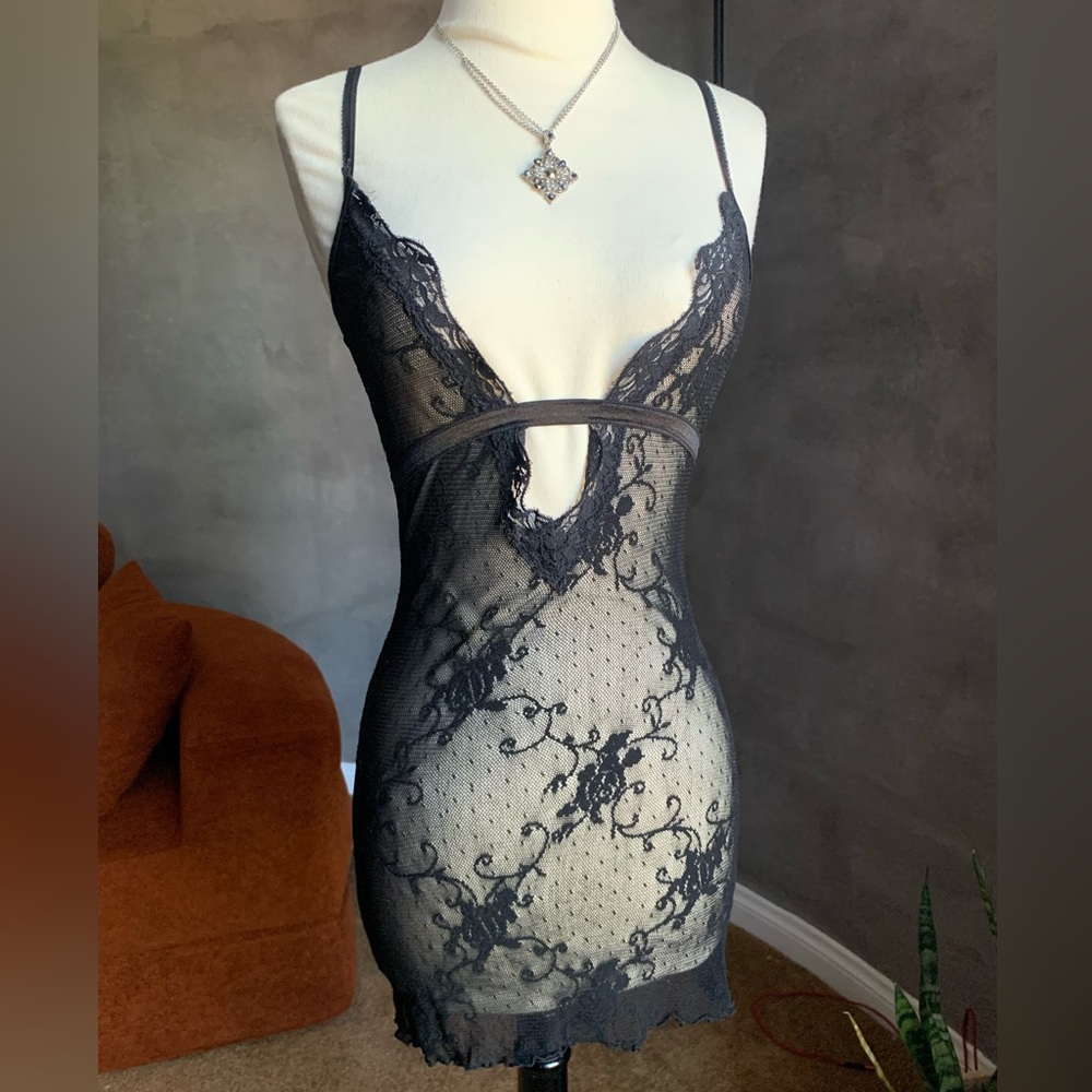 Elegant Black Lace Chemise